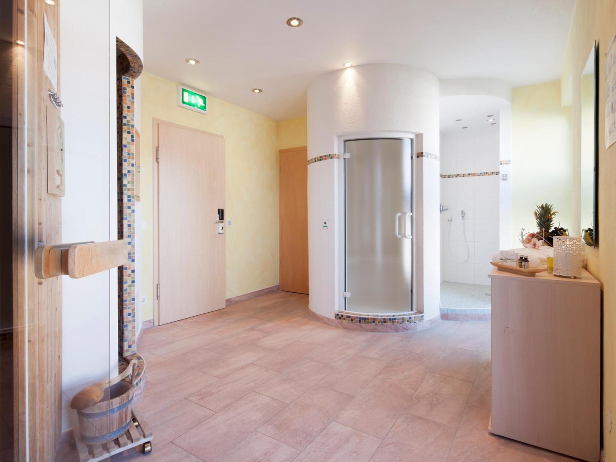 Zeller'S Quartier Hotel Koenigsbrunn Bagian luar foto