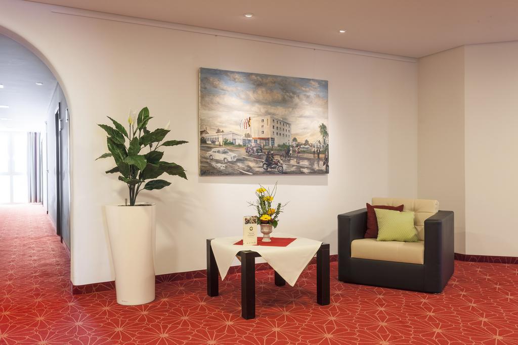 Zeller'S Quartier Hotel Koenigsbrunn Bagian luar foto