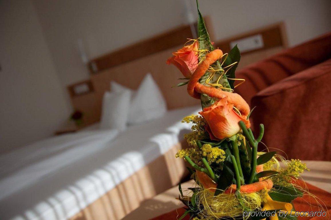 Zeller'S Quartier Hotel Koenigsbrunn Ruang foto