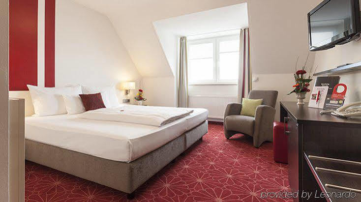 Zeller'S Quartier Hotel Koenigsbrunn Bagian luar foto