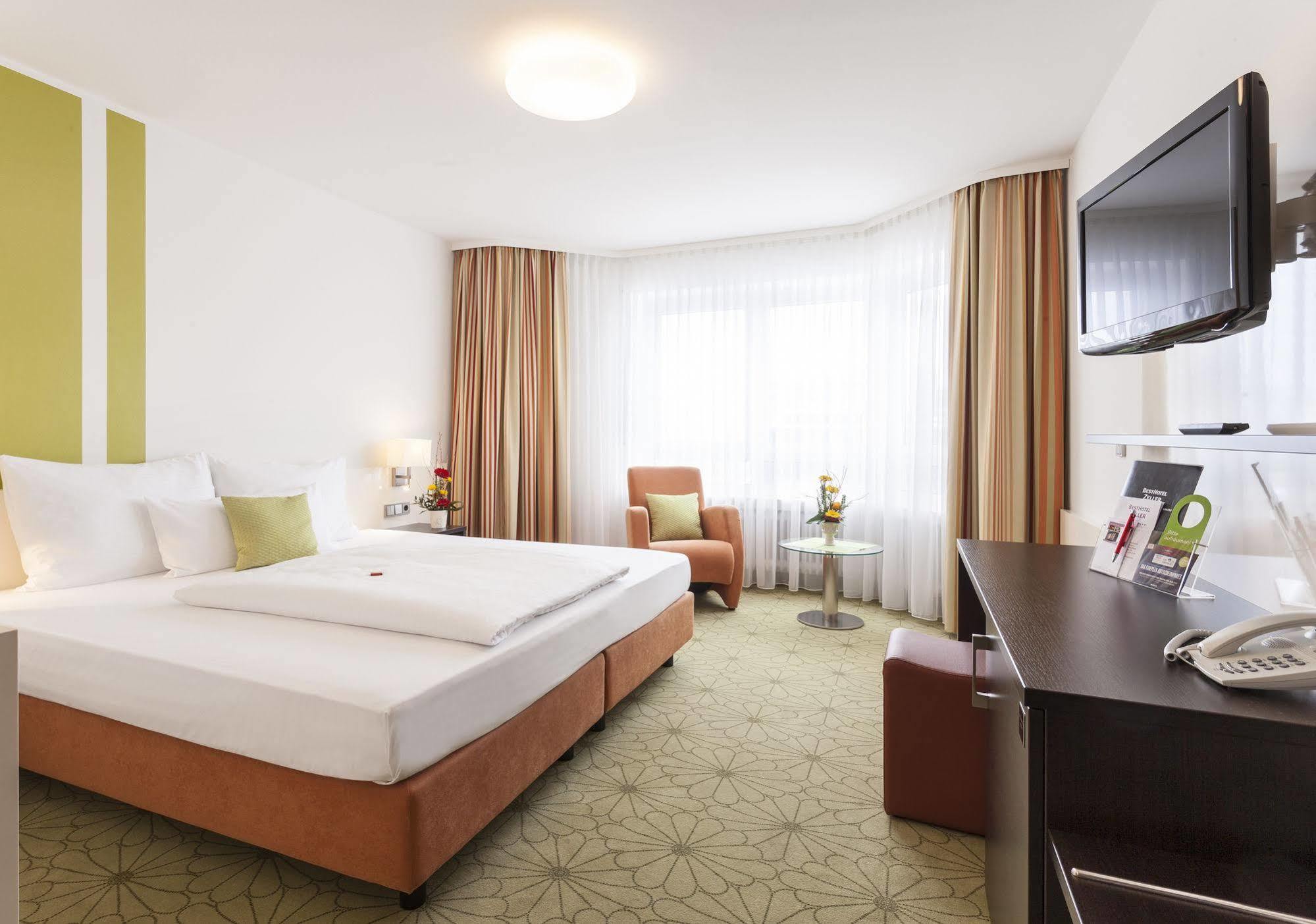 Zeller'S Quartier Hotel Koenigsbrunn Bagian luar foto
