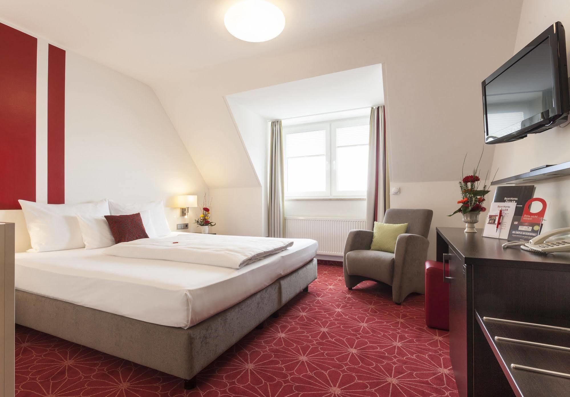 Zeller'S Quartier Hotel Koenigsbrunn Bagian luar foto